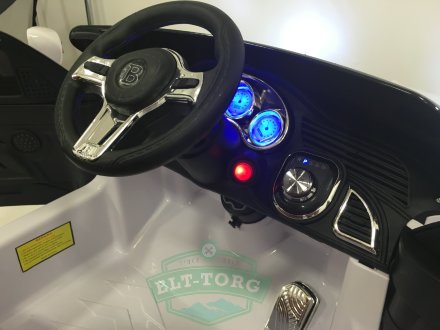 Электромобиль RiverToys Mercedes E009KX-WHITE Электромобиль RiverToys Mercedes E009KX-WHITE
